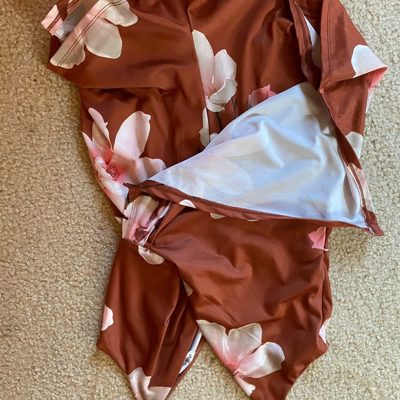 floral romper! - Picture 3 of 5